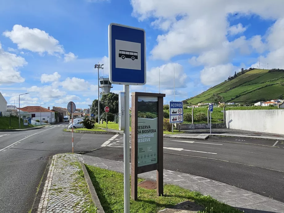 Fermata dell'autobus all'aeroporto di Flores