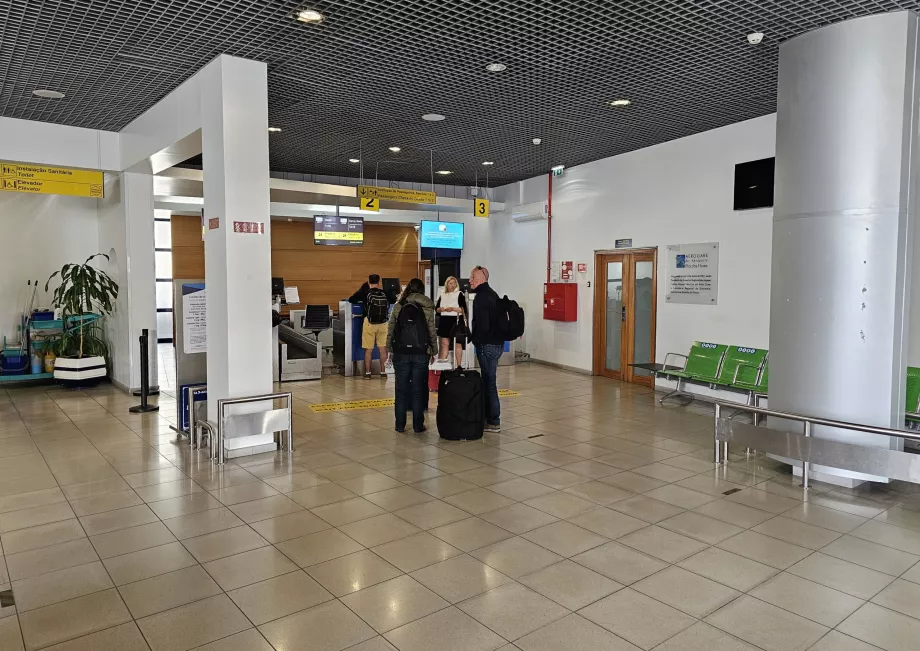 Sala partenze, aeroporto di Flores