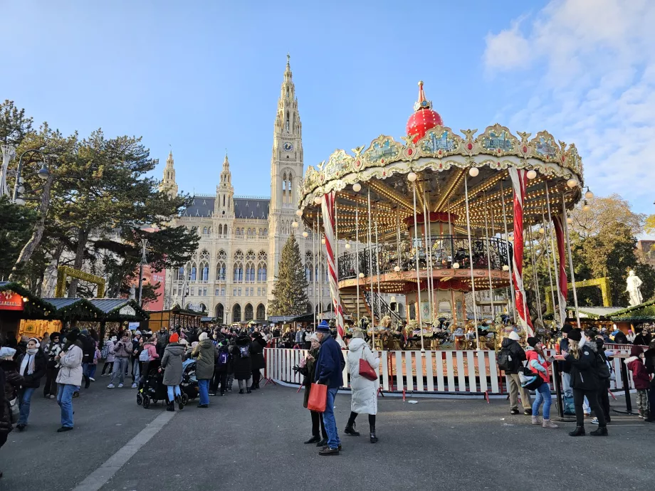 Mercatino di Natale davanti al municipio