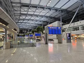 Departure hall, DUS airport