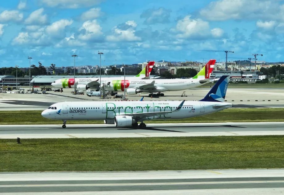 Azores Airlines, Airbus A321 a Lisbona con l'insegna "Breathe" (respira)