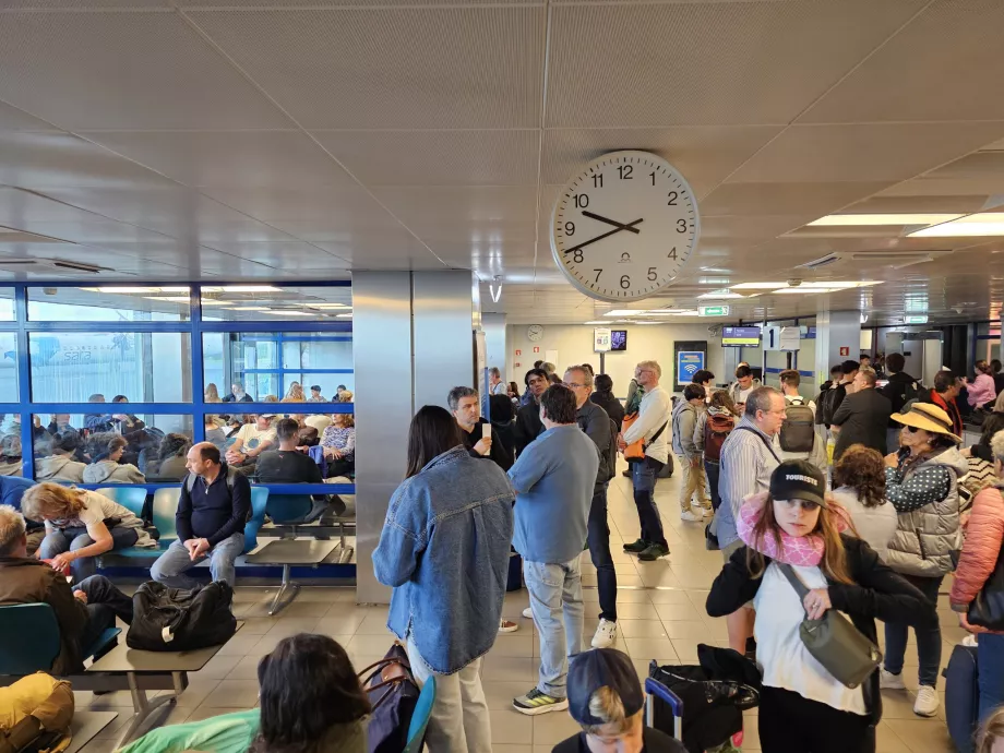 Sezione di transito, Aeroporto di Horta