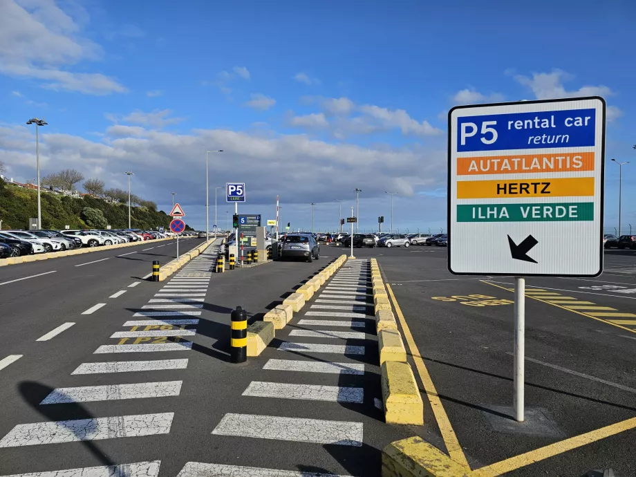 Parcheggio dell'autonoleggio, aeroporto di Ponta Delgada