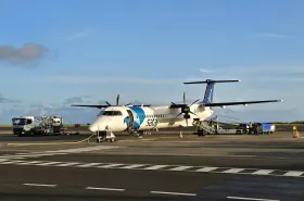 Dash 8 q-400 all'aeroporto di Ponta Delgada