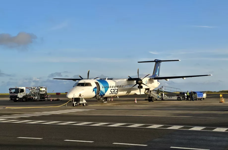 Dash 8 q-400 all'aeroporto di Ponta Delgada