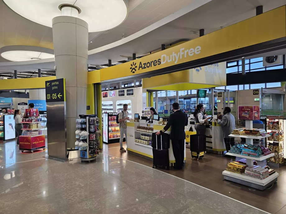 Negozio duty free all'aeroporto di Ponta Delgada