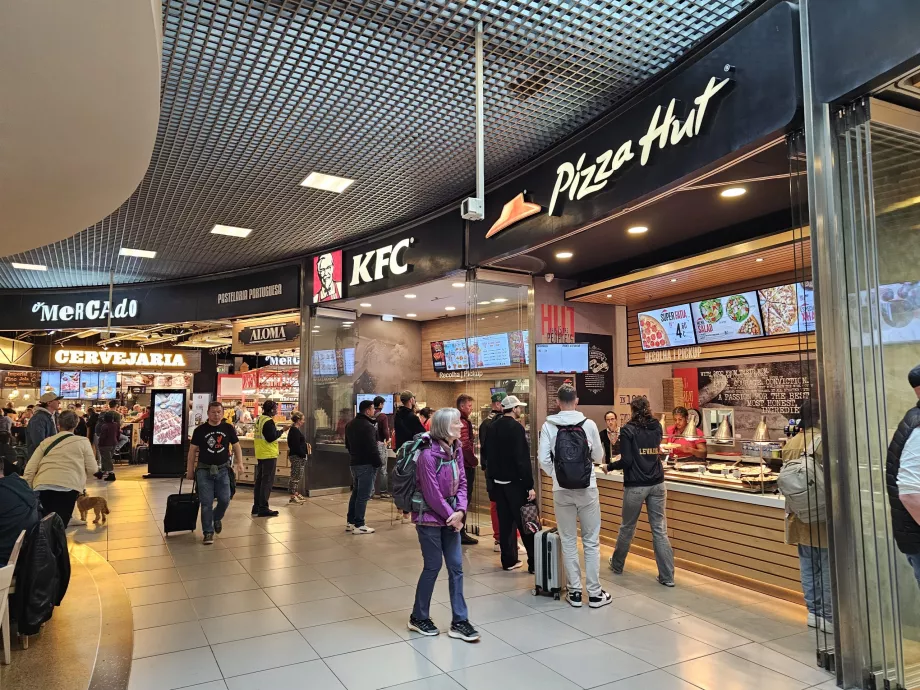 Fast food, zona di transito, aeroporto di Lisbona