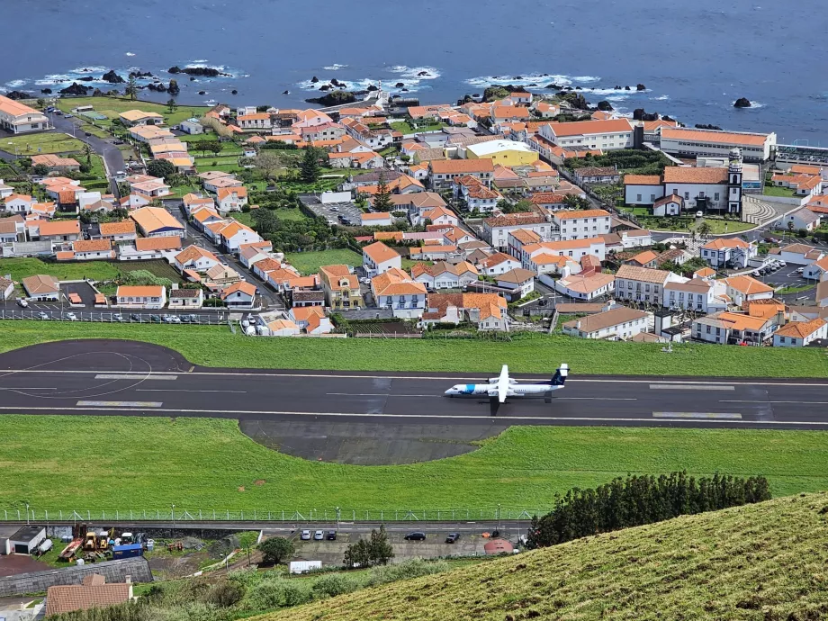 Aerei SATA all'aeroporto FLW di Flores