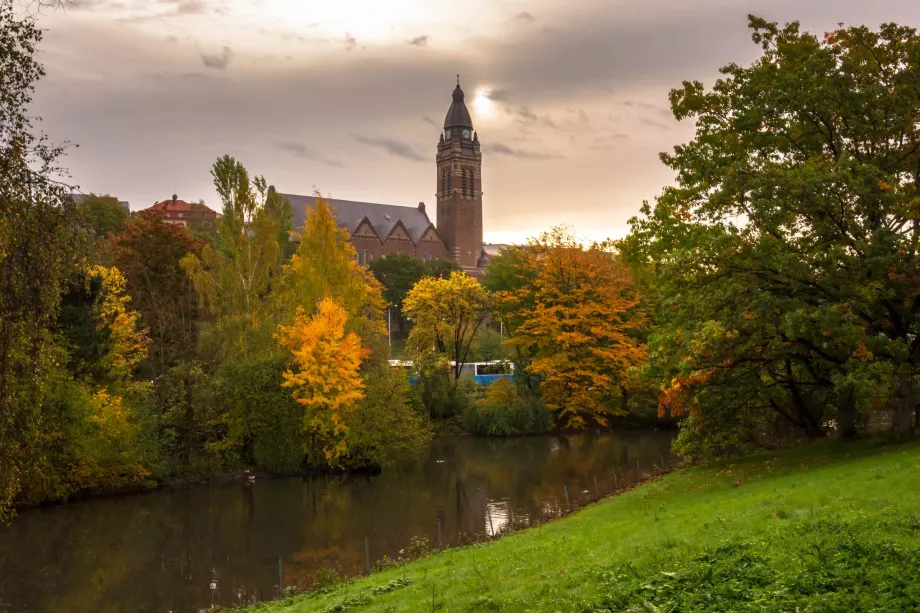 Annedalskyrkan visto dal parco Slottsskogen