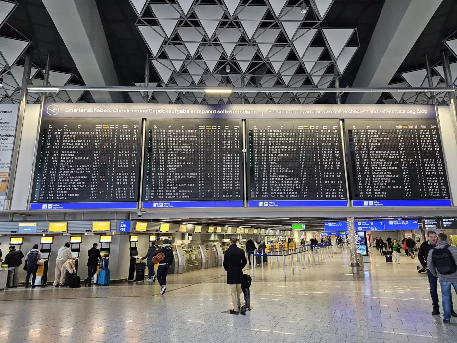 Tabellone delle partenze, aeroporto di Francoforte