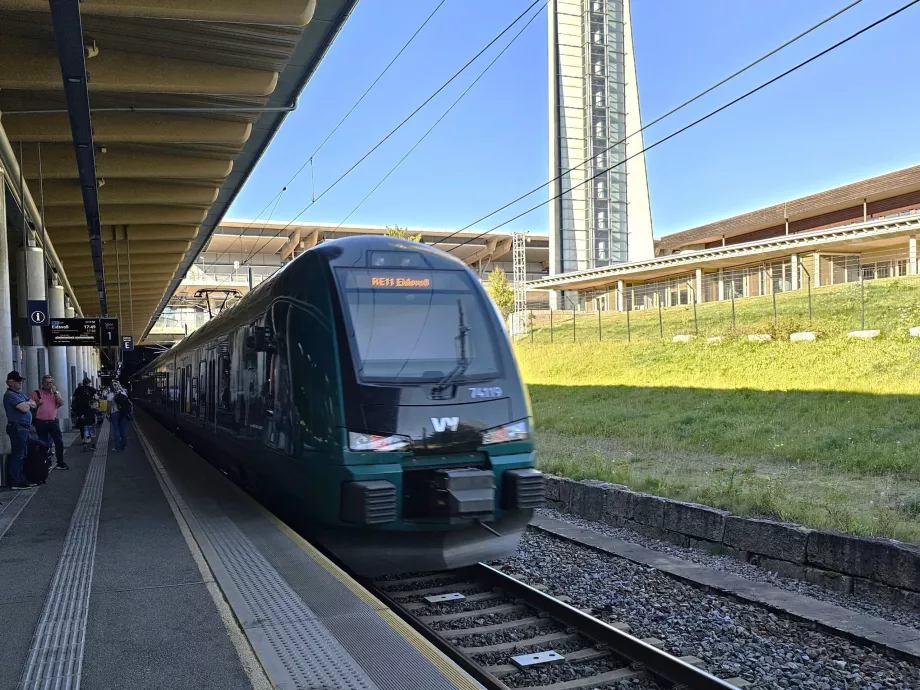 Treno VY in aeroporto