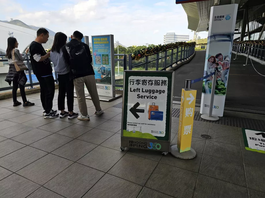 Deposito bagagli presso la stazione inferiore della funivia