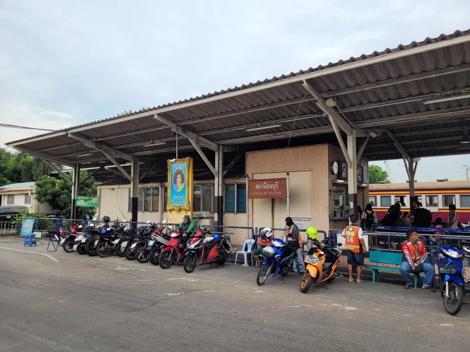 Stazione ferroviaria di Thonburi