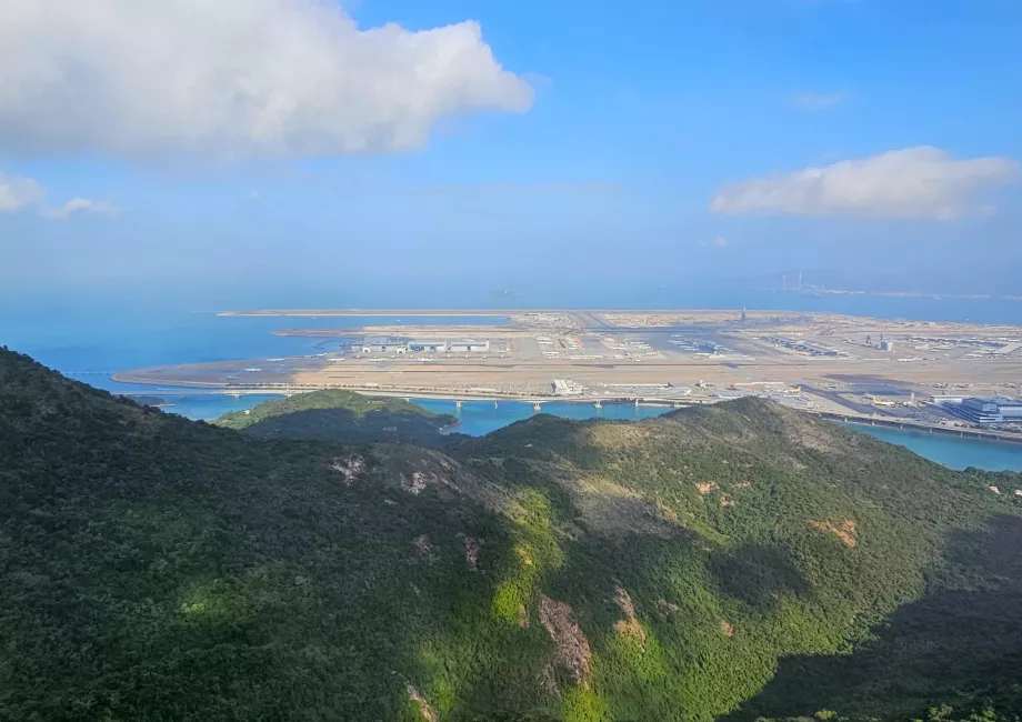 Vista dalla funivia per l'aeroporto di HKG