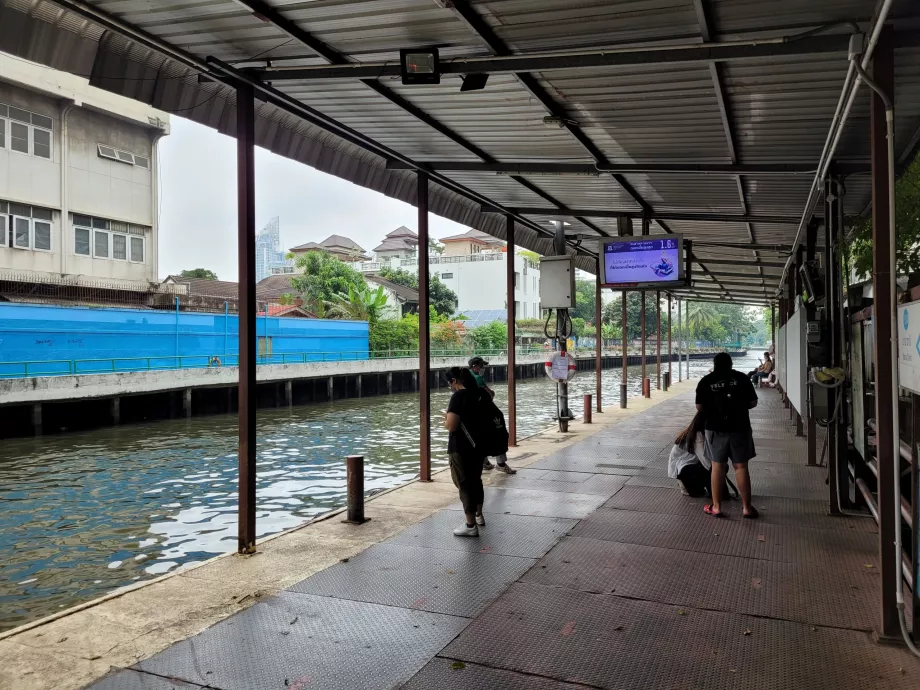 Banchine sul percorso del "bus d'acqua