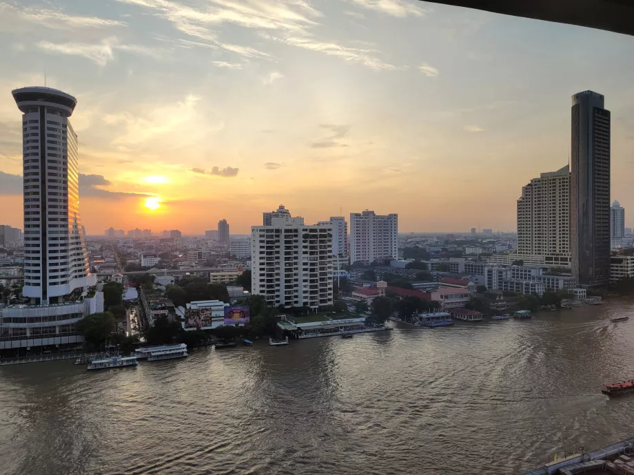 Vista della camera del Royal Orchid by Sheraton