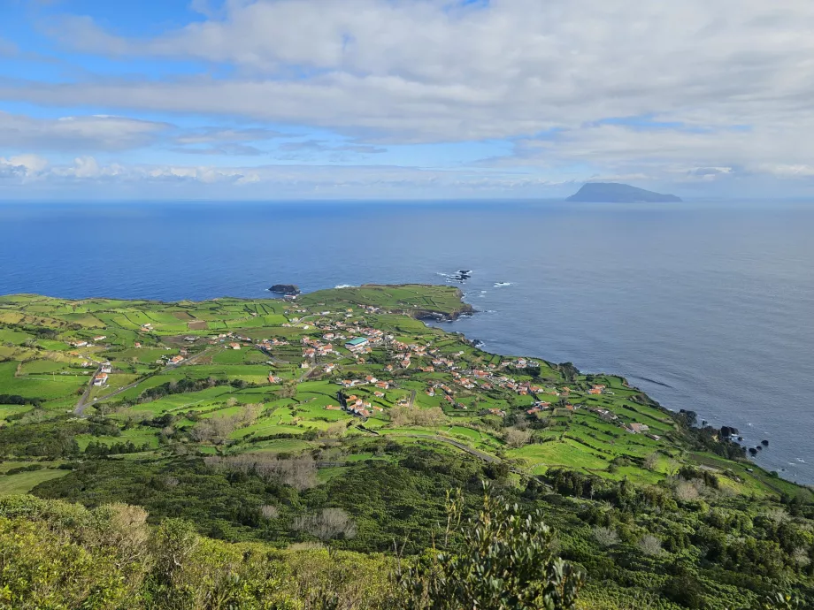 Vista sul villaggio di Ponta Delgada