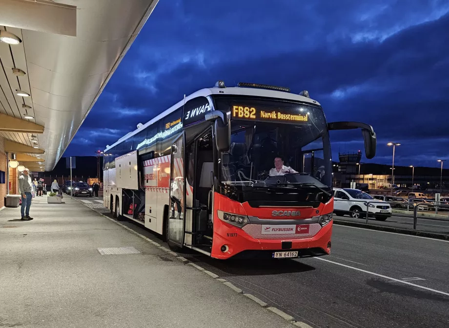 Flybussen davanti al terminal