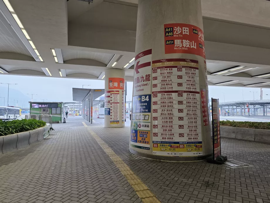 La strada per le fermate degli autobus, HZMB Hong Kong