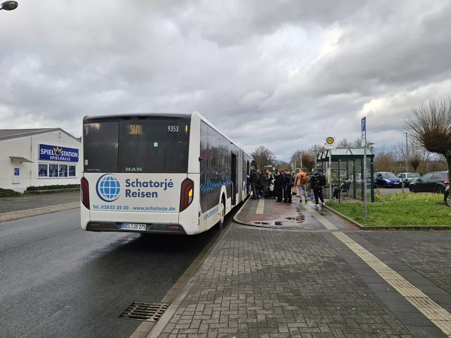 Fermata dell'autobus dell'aeroporto, stazione di Weeze