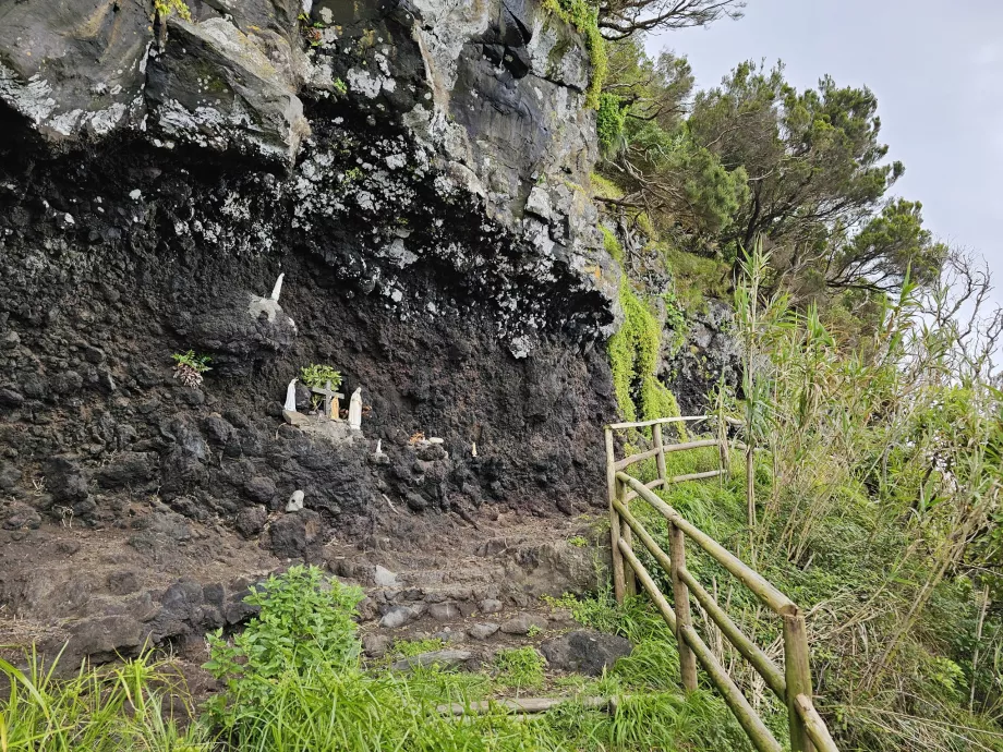 Cappella della grotta di Faja do Lopo Vaz