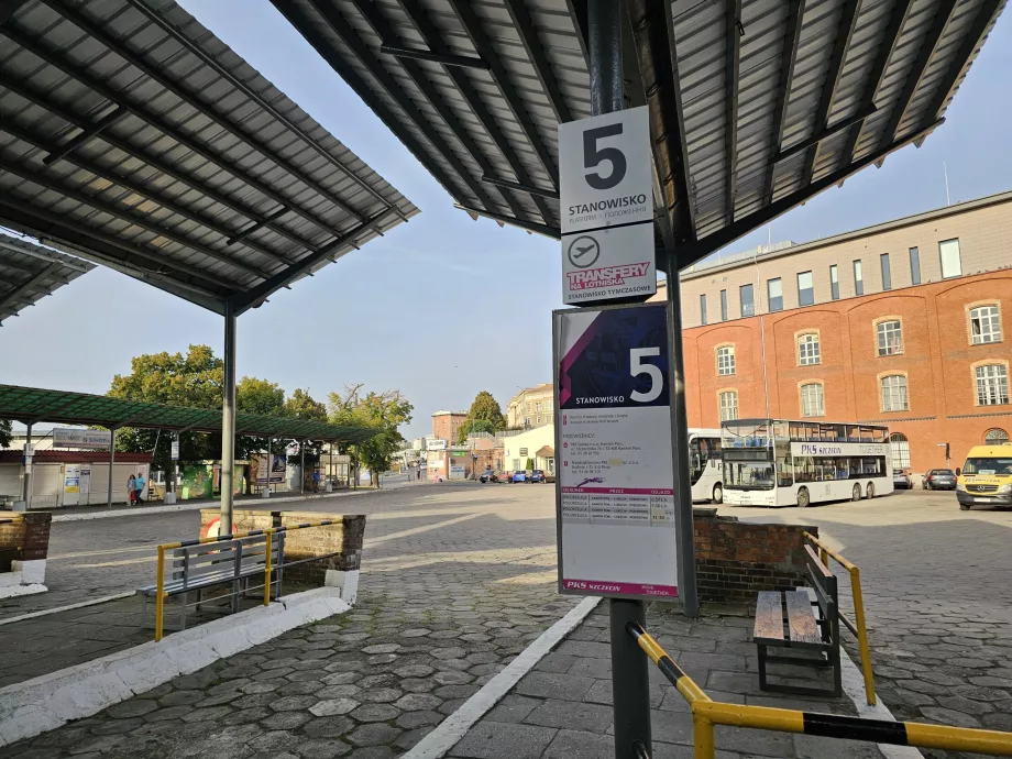 Direzione dell'aeroporto verso la stazione principale degli autobus