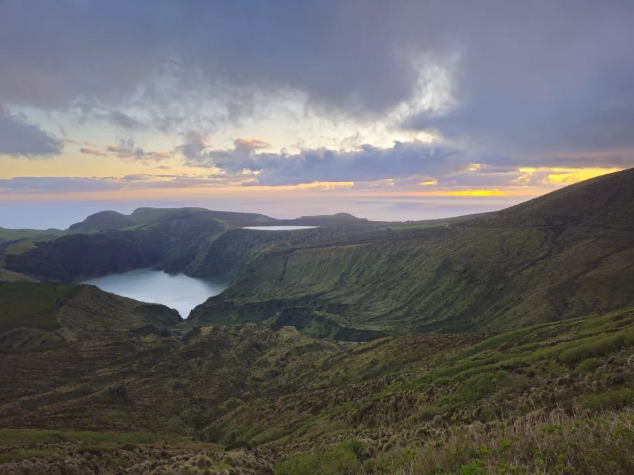 Miradouro Lagoas Funda e Rasa al tramonto