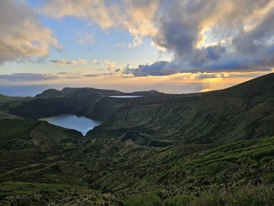 Miradouro Lagoas Funda e Rasa al tramonto