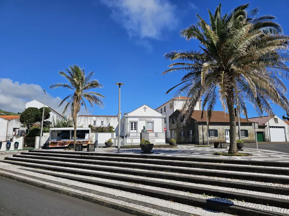 Piazza di Santa Cruz das Flores