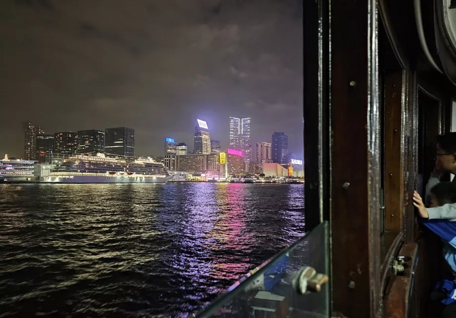 Vista dal traghetto Star Ferry