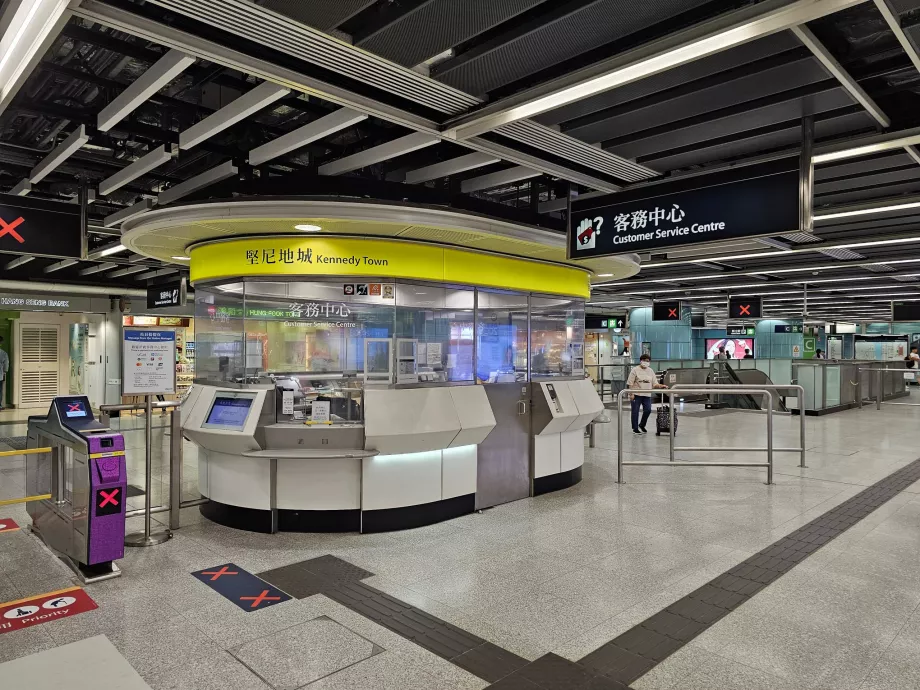 Cabina di vendita della Octopus Card nella stazione della metropolitana