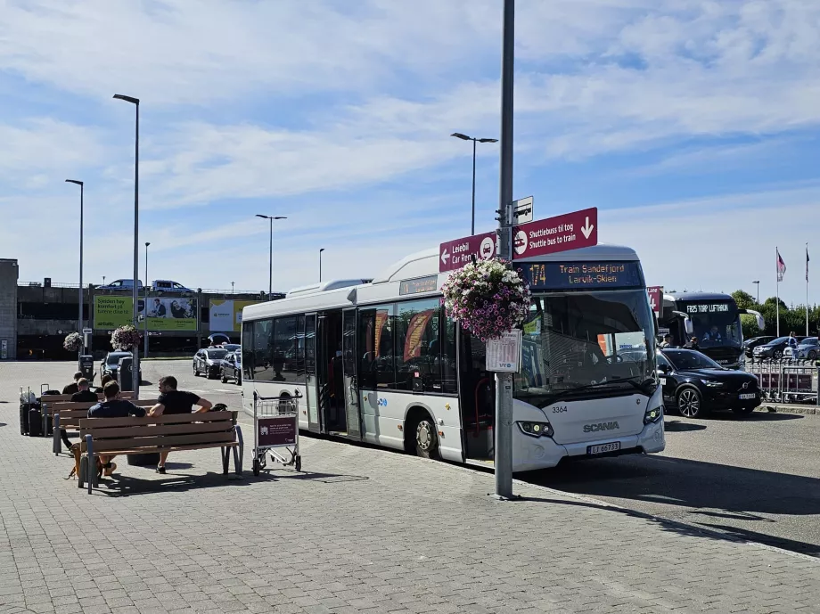 Bus navetta per la stazione ferroviaria di Torp