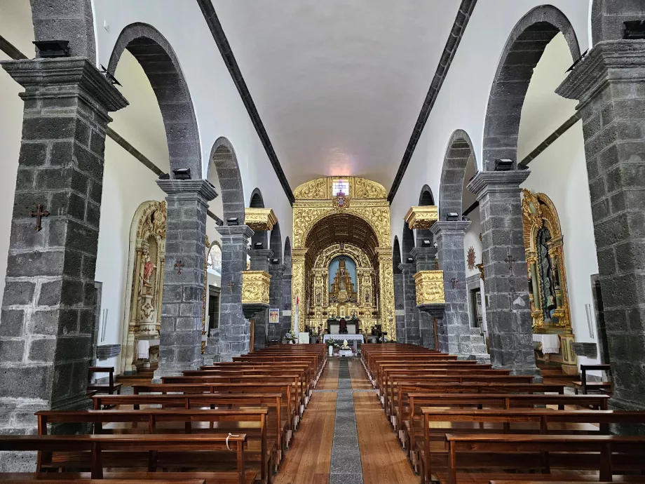 Interno della chiesa di Madalena