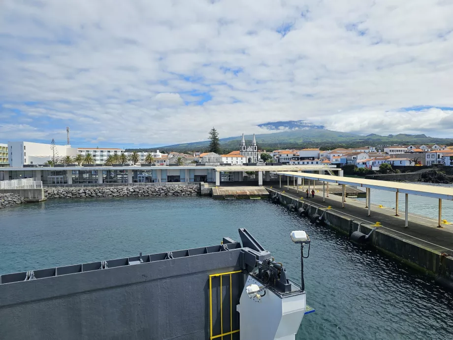 Porto di Madalena, arrivo dall'isola di Faial