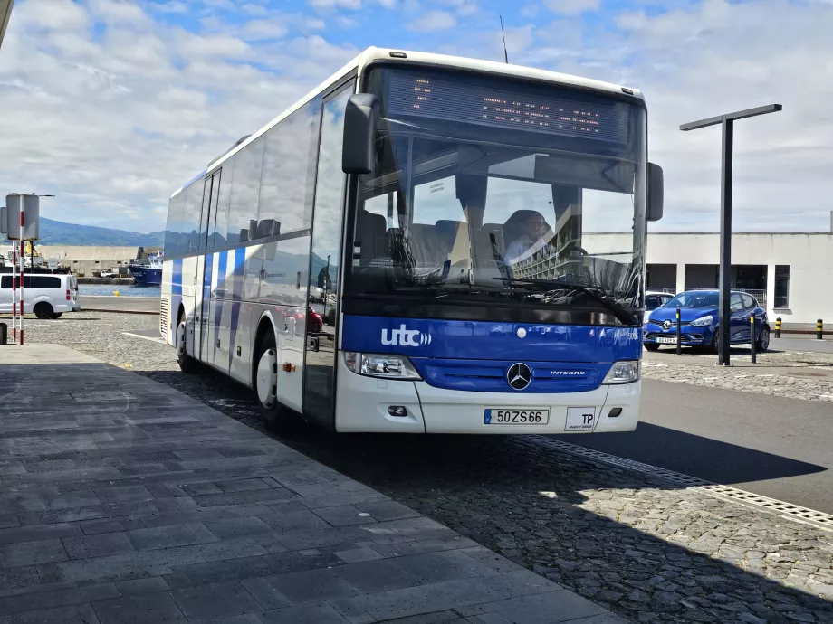 Autobus sull'Isola di Pico