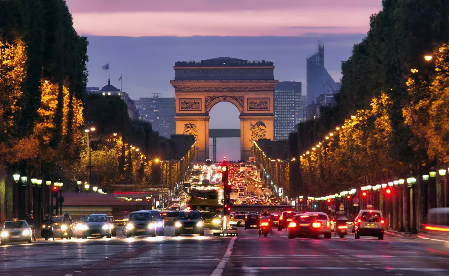 Gli Champs Elysees di notte