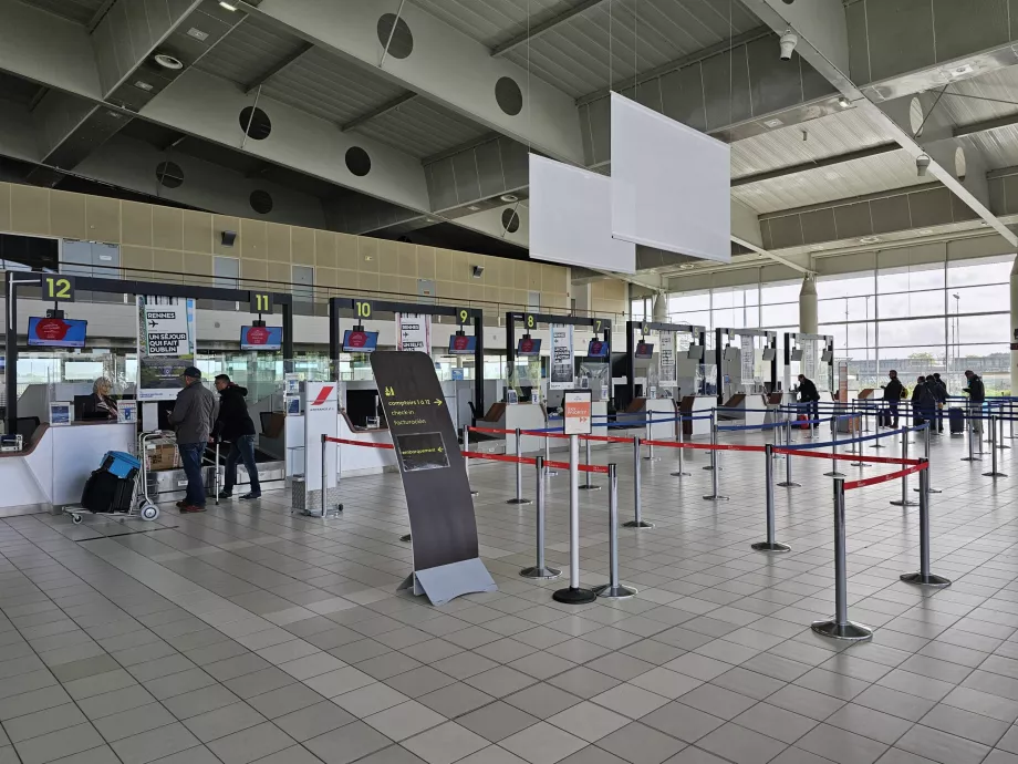 Sala check-in dell'aeroporto di Rennes