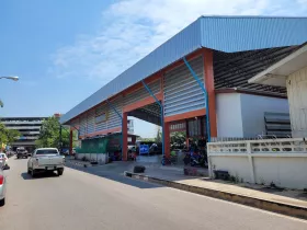 Stazione degli autobus di Maeklong