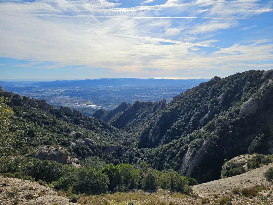 Vista verso sud dalle montagne di Montserrat