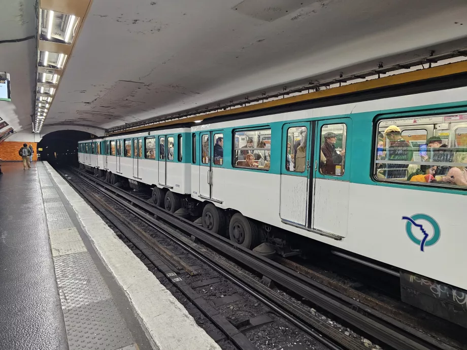 Metro Parigi