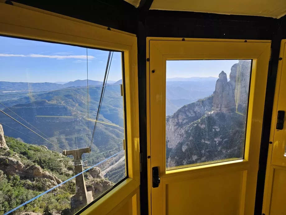 Vista dalla funivia di Montserrat