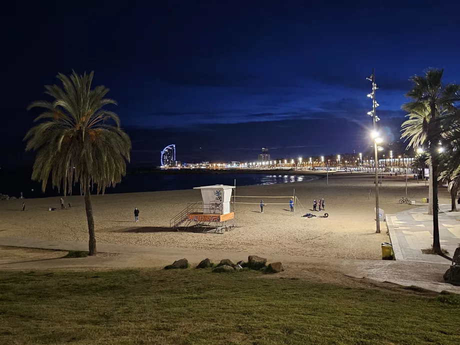 Spiaggia notturna di Barceloneta