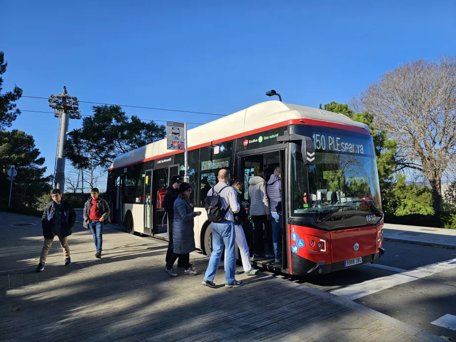 Autobus 150 sulla collina di Montjuic