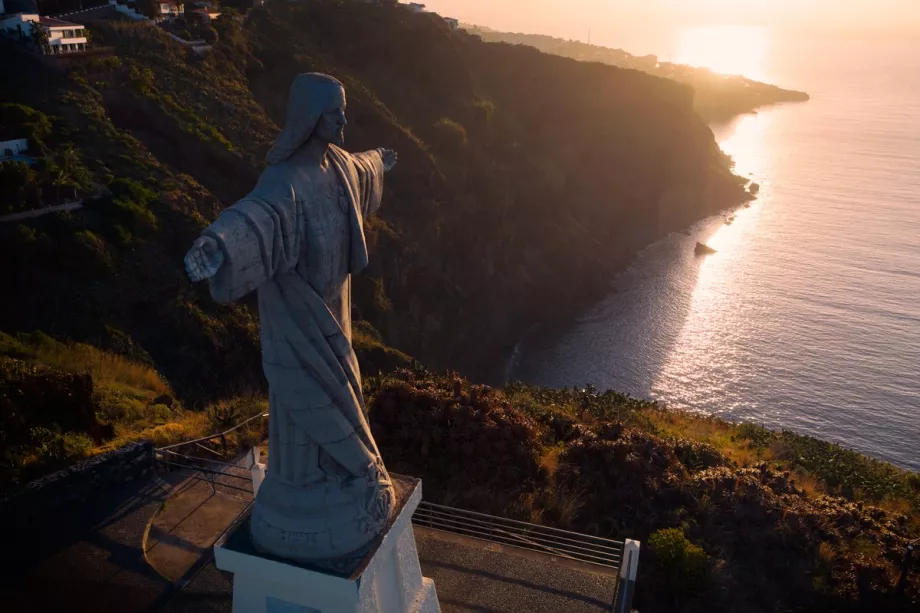 Statua di Cristo a Garajau