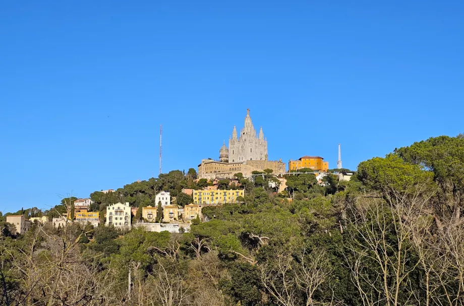 Vista della chiesa di Tibidabo