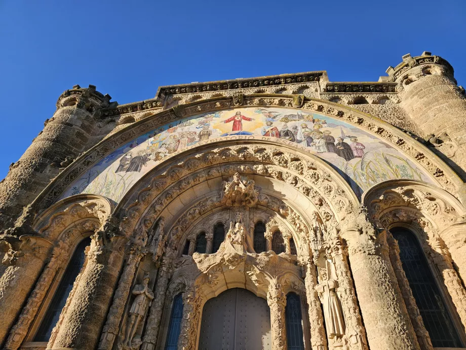 Particolare del portale del tempio di Tibidabo