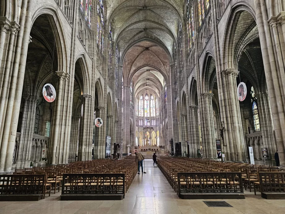 Saint Denis, interno della basilica