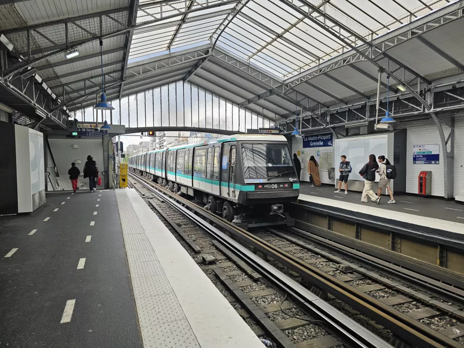 Stazione della metropolitana in superficie