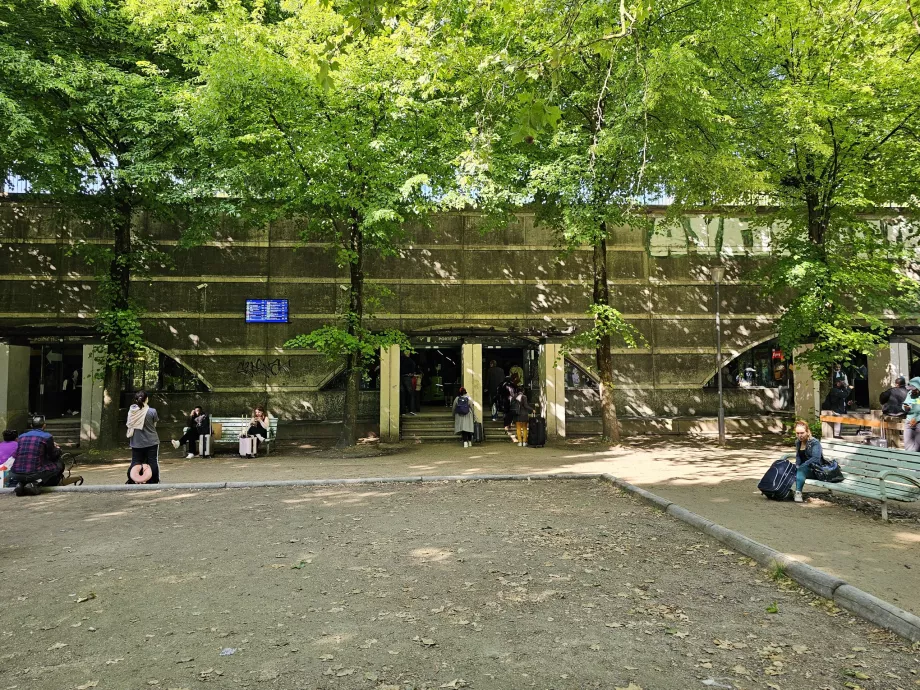 Ingresso alla stazione degli autobus di Bercy