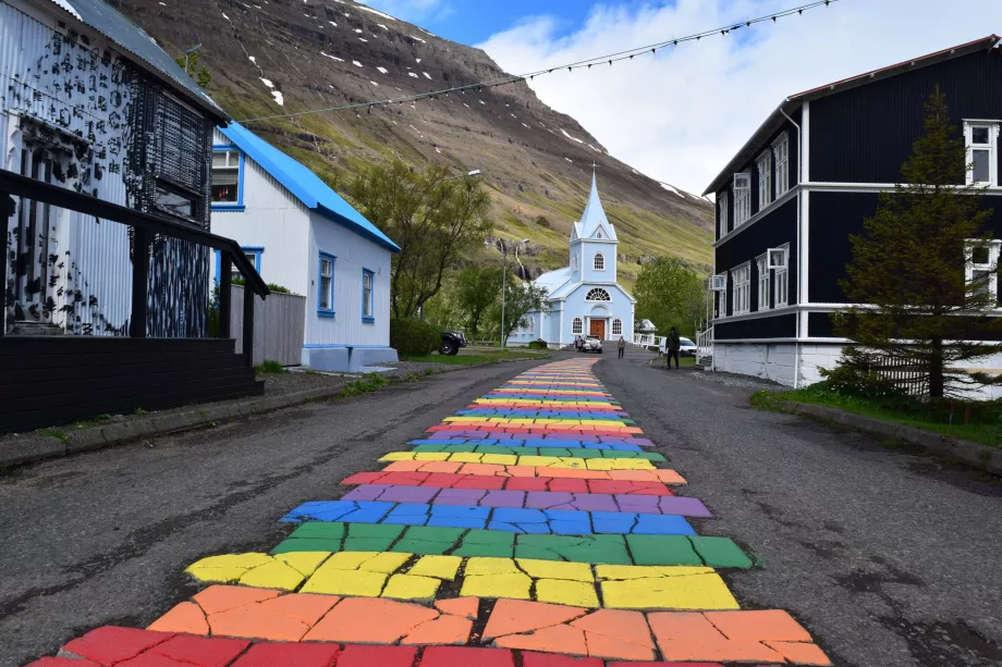 Viaggio colorato a Seydisfjördur